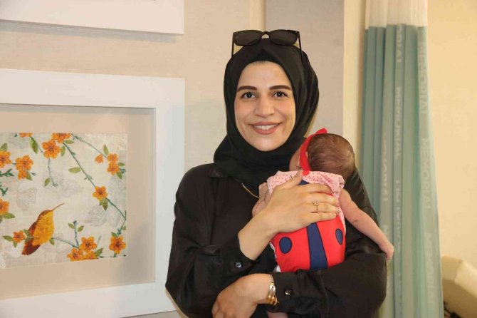 Aile Ziyaretine Gelen Çift, Gebelik Kontrolünde Bebeklerinde 40 Bin Doğumda Bir Görülen Hastalığı Öğrendi