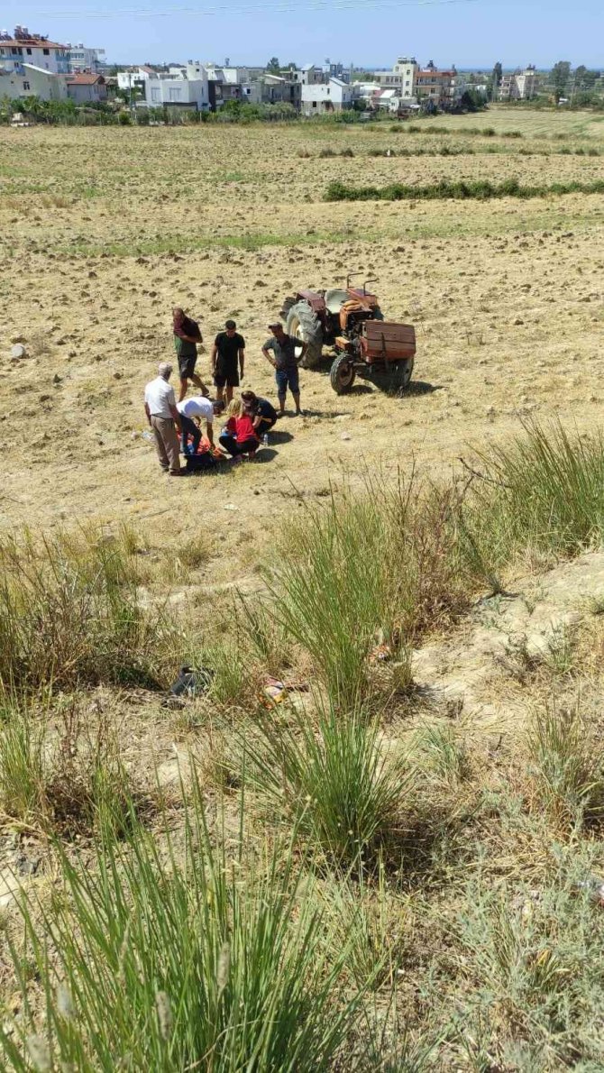 Traktör Şarampole Yuvarlandı: 2 Yaralı