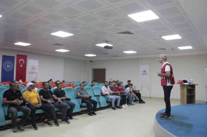 Tatvan’da ‘Suda Tekniki Cankurtaran Eğitimi’ Verildi