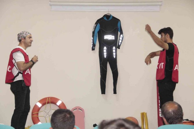 Tatvan’da ‘Suda Tekniki Cankurtaran Eğitimi’ Verildi