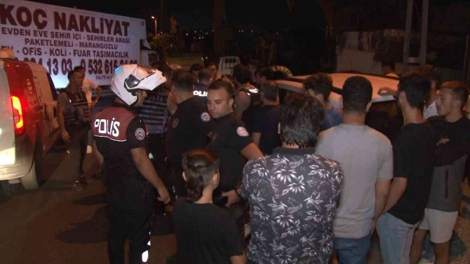 Avcılar’da Fabrika Yangınının Çıktığı Caddede Trafik Akışını Sağlayan Bekçiye Araba Çarptı