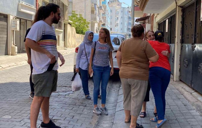 Öldü Sandılar, Yürüyerek Geldi