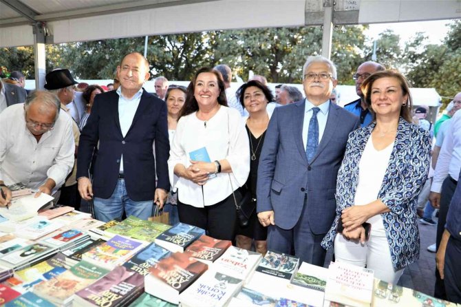 3. Burhaniye Kitap Fuarı’nda Yazarlar Okuyucularla Buluştu