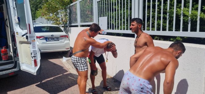 Yüzme Havuzunda Yangın Paniği; 4 Kişi Dumandan Etkilendi