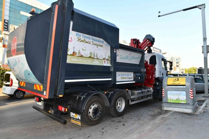 Çiğli’de 3700 Litrelik Yeni Konteynerler Alındı