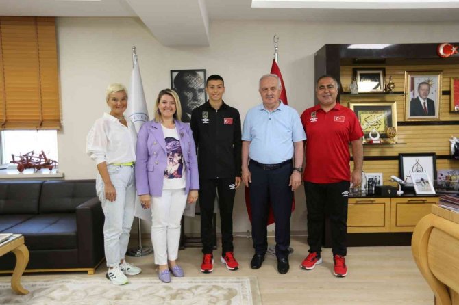 Başkan Zeki Aygün, Avrupa Ve Türkiye 3.’sü Ege Önder’i Makamında Ağırladı