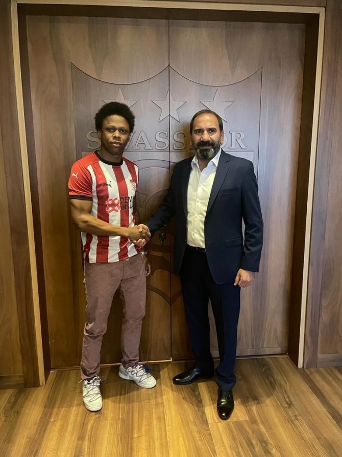 Clinton N’jie Resmen Sivasspor’da