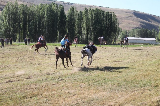 Düğün İçin Oynanan Ciritte Ciritçinin Attan Düşmesi Kameraya Yansıdı