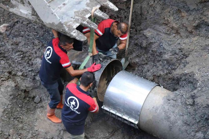 Sele Kapılan İsale Hattı Yenileniyor