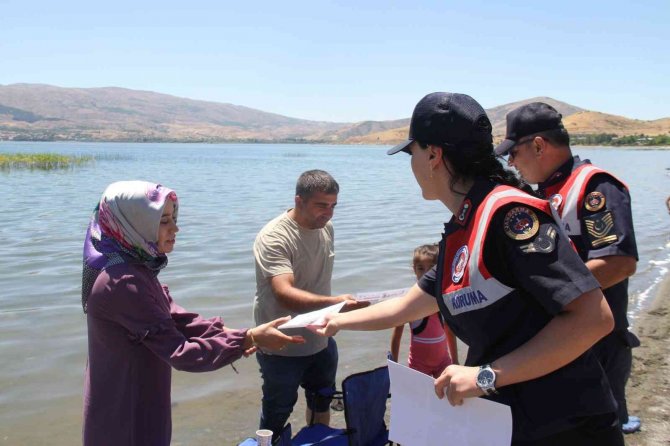 Elazığ’da Jandarma Ekipleri, Vatandaşları Suda Boğulmalara Karşı Bilgilendirdi