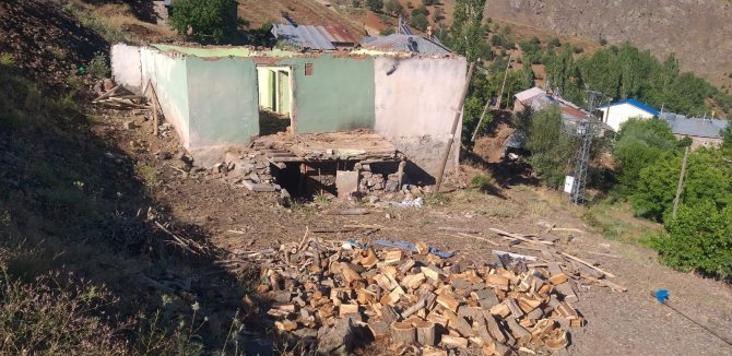 Haberi Olmadan Tapusuna Şerh Konuldu, Evi Yıkıldı