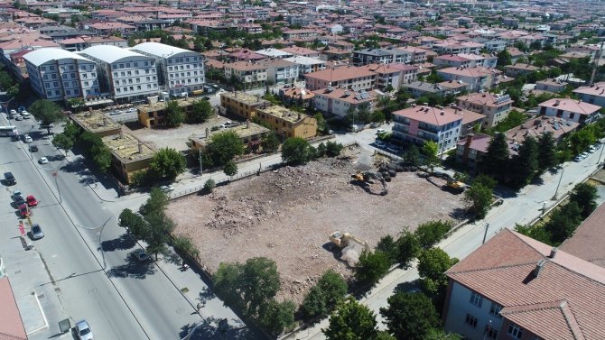 Eski Askeri Lojmanların Yıkımına Başlandı