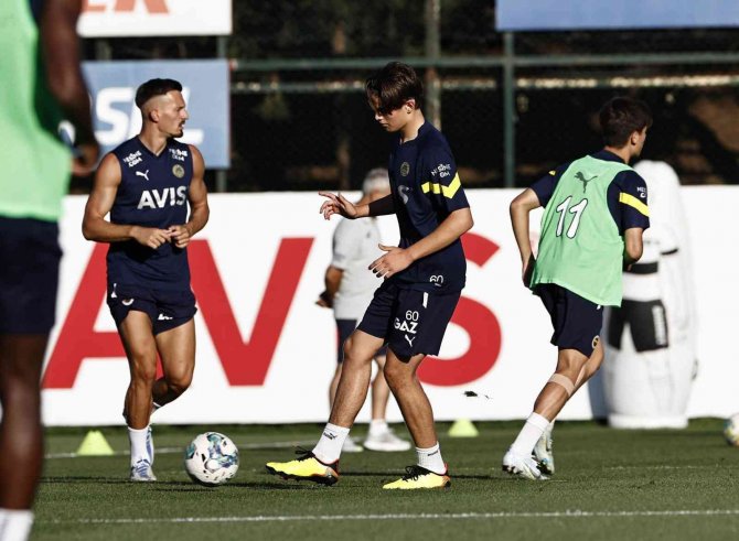 Fenerbahçe, Slovacko Maçı Hazırlıklarına Başladı