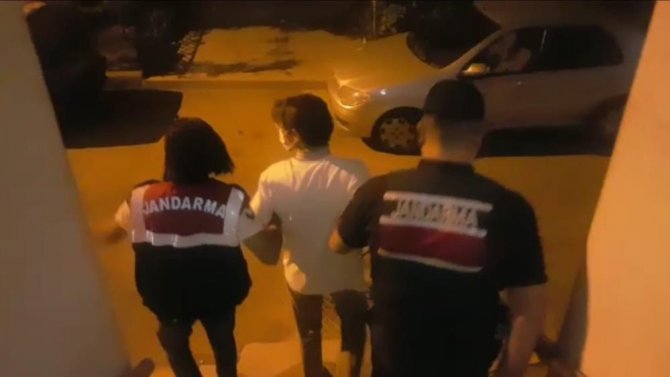 İ̇zmir Merkezli Fetö Operasyonunda 8 Tutuklama