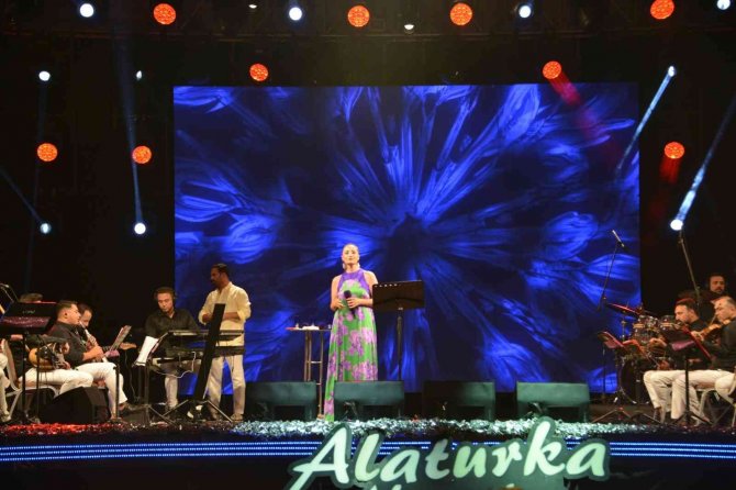 Gediz’de “Alaturka Akşamlar” Rüzgarı