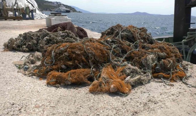 Marmara’dan 2 Futbol Sahası Büyüklüğünde Hayalet Ağ Çıkarıldı