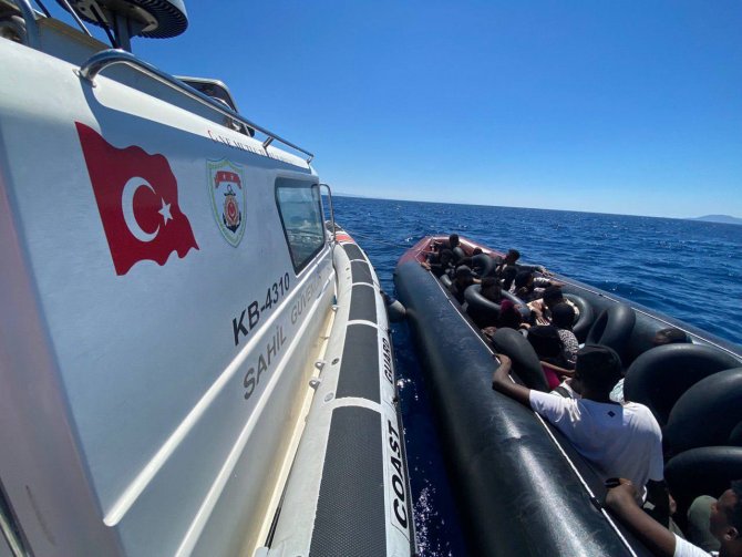 İ̇zmir Açıklarında 132 Düzensiz Göçmen Kurtarıldı, 89 Göçmen Yakalandı