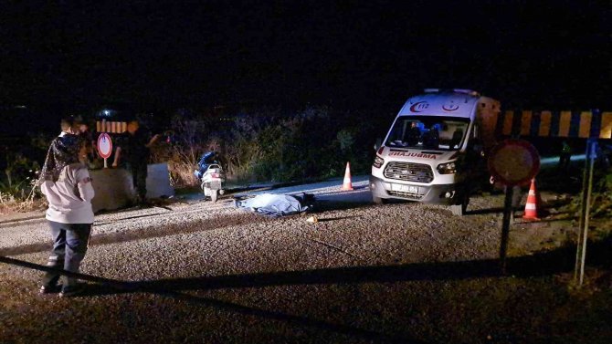 Trafiğe Kapatılan Yola Giren Motosiklet Devrildi: 1 Ölü, 1 Yaralı