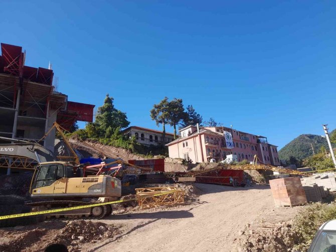 Devrilen İnşaat Vincinin Operatörü Hayatını Kaybetti