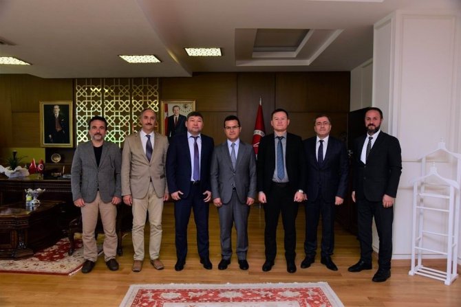 Kazakistan Nur-mübarek Mısır İ̇slam Medeniyeti Üniversitesi’nden Rektör Topal’a Ziyaret
