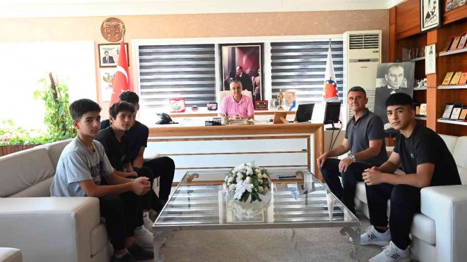 Kemer Belediyesi’nden Sporculara Ulaşım Desteği Sözü