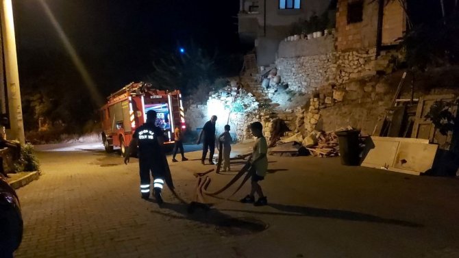 Ağaçlık Alandaki Araba Lastikleri Ormanı Yaktı