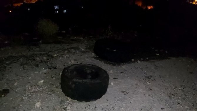 Ağaçlık Alandaki Araba Lastikleri Ormanı Yaktı