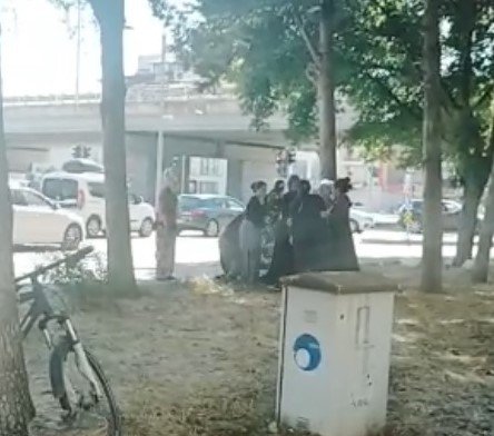 Kocaeli’de 7 Dilenci Kadın Birbirine Girdi, O Anlar Kameraya Yansıdı