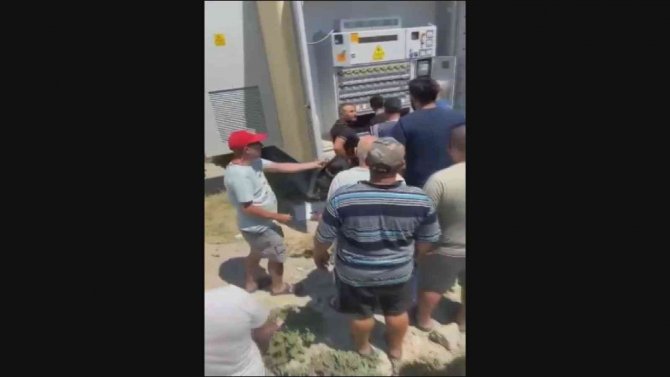 Kuşadası’nda Sık Sık Elektrik Kesintisine Neden Olan "Hırsız Fare" Böyle Yakalandı