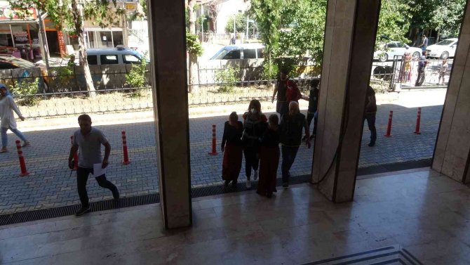 Bohçacı Süsü İle Hırsızlık Yapan Kadınlar Tutuklandı