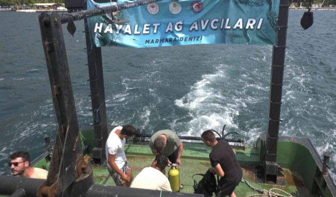 Marmara’dan 2 Futbol Sahası Büyüklüğünde Hayalet Ağ Çıkarıldı