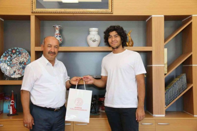 Müdür Başyiğit, Yks’de Sayısal Derecesi Elde Eden Necati Gökbel’i Tebrik Etti