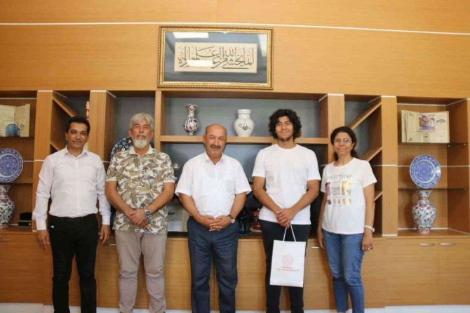 Müdür Başyiğit, Yks’de Sayısal Derecesi Elde Eden Necati Gökbel’i Tebrik Etti