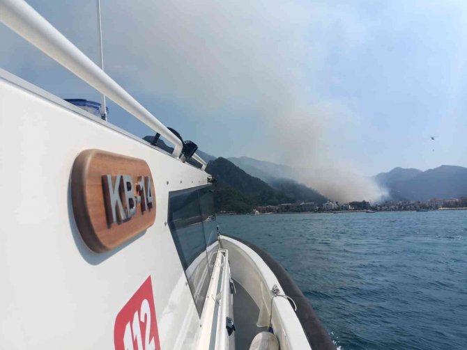 Orman Yangını İçin Uçak Ve Helikopterlerin Su Aldığı Bölge Deniz Trafiğine Kapatıldı