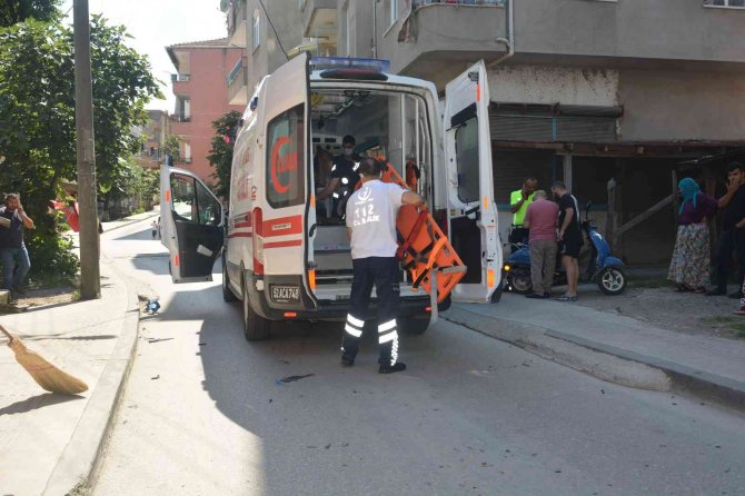 Otomobil İle Motosikletin Çarpıştığı Kaza Kamerada