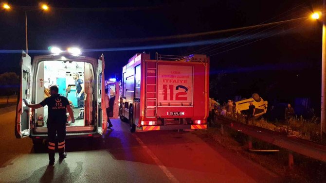 Hafif Ticari Araç Takla Attı: 2 Ölü, 3 Yaralı