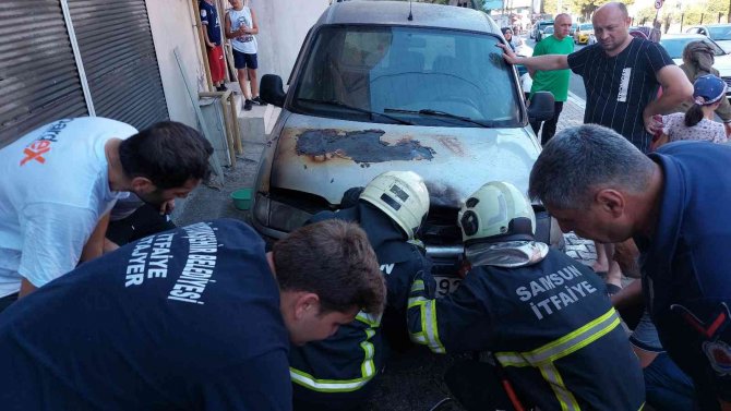 Samsun’da Park Halindeki Araç Yandı