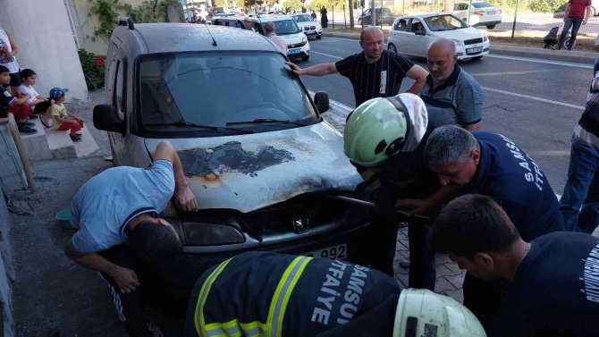 Samsun’da Park Halindeki Araç Yandı