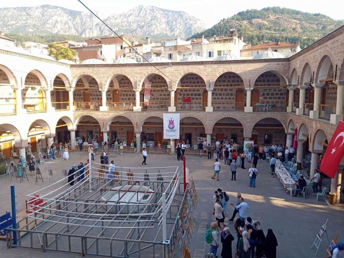 Cep Telefonu İle Çektikleri Fotoğraflardan Sergi Açtılar