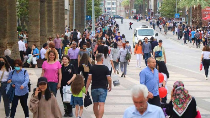 Kavurucu Sıcaktan Korunmak İçin Gölgelere Sığındılar