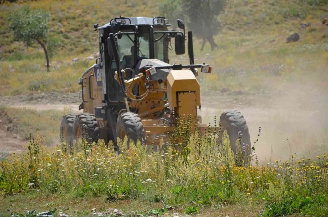 Şırnak Yaylalarında Hummalı Yol Onarma Çalışması