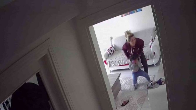 Boşandığı Eşinin Çocuklarına Uyguladığı Şiddeti Gizli Kamera İle Görüntüledi