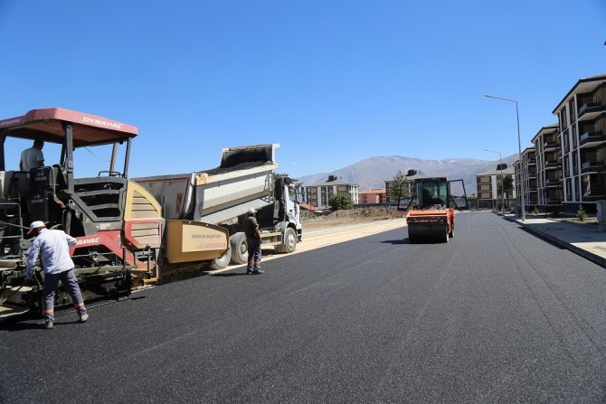 Sultan Melik Caddesinde Asfalt Serim Çalışmaları Tamamlandı