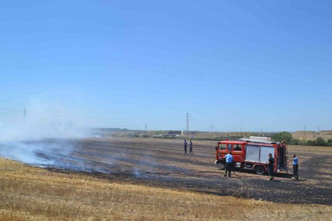 Anız Yangınına Müdahale Eden İtfaiyeye Polis Toma’sı Da Destek Verdi