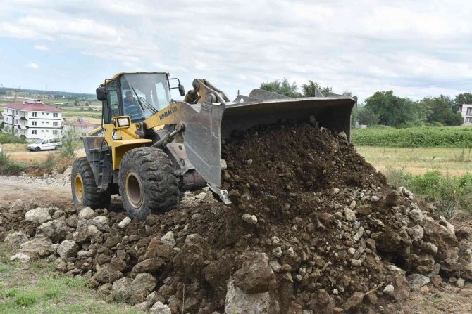 Tekkeköy Belediyesi Yol Ağını Güçlendiriyor