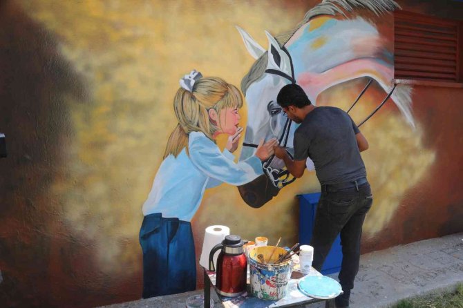 Toroslar Belediyesi Hayvan Sevgisi Duvarlara Taşıdı