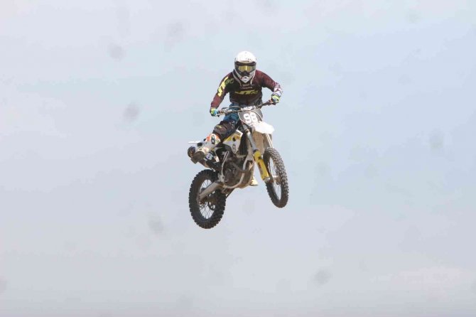 Uçan Motosikletler, İ̇stanbul Semalarında