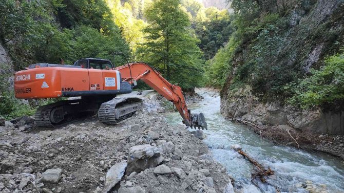 Yenice’de Sel Sonrası Yenileme Çalışmaları Devam Ediyor