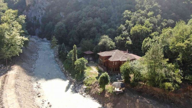 Yenice’de Sel Sonrası Yenileme Çalışmaları Devam Ediyor