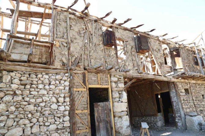 Vali Çelik, “Aizanoi Antik Kenti’mizi Harabe Görüntülerden Kurtarıyoruz”